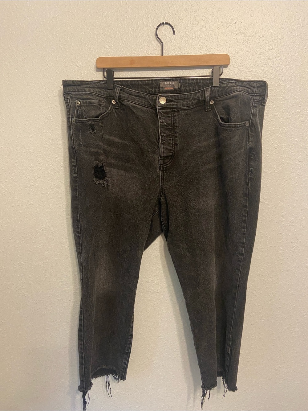 Torrid Faded Black Classic Denim Cropped Boyfriend Distressed Jeans Size 22